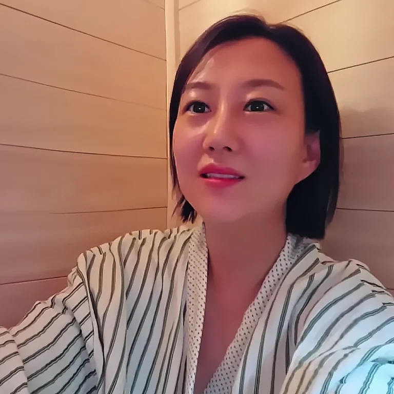 건식 사우나에서 온열 관리를 하는 모습