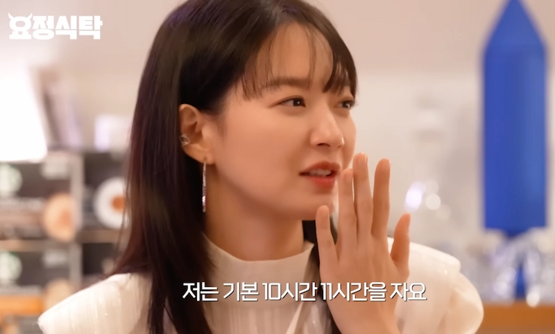 수면을 통해 멜라토닌 다이어트와 충분한 수면의 관계를 표현한 이미지
