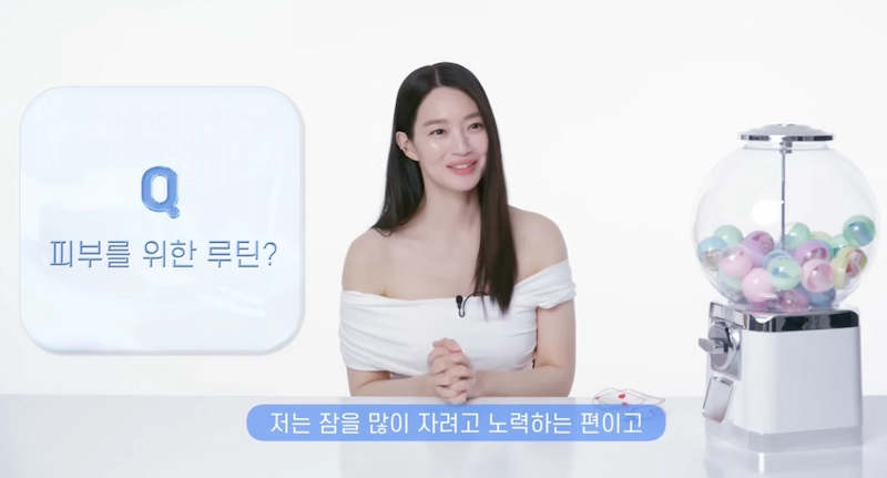 하루의 관리를 마치고 충분한 수면을 취하는 모습을 통해 잠을 자기관리의 한 부분으로 보는 수면 습관을 표현한 이미지